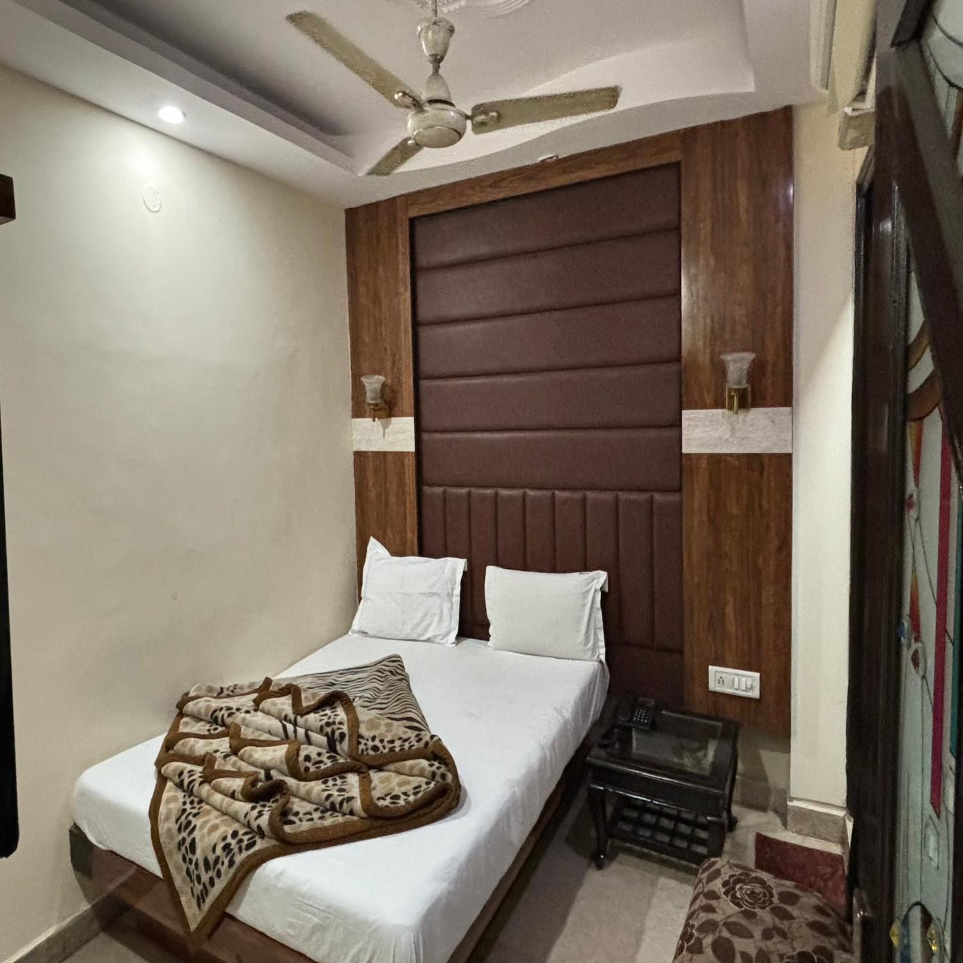 Hotel Pk International Near By New Delhi Station I Couple Friendly Room photo
